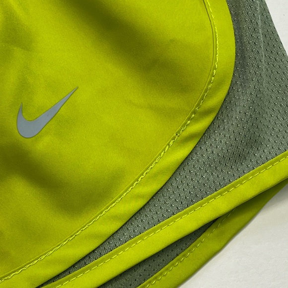 Nike Women's Dri-fit Tempo Track 3.5 Shorts in Bright Cactus Size: XS - NWT - Picture 3 of 11